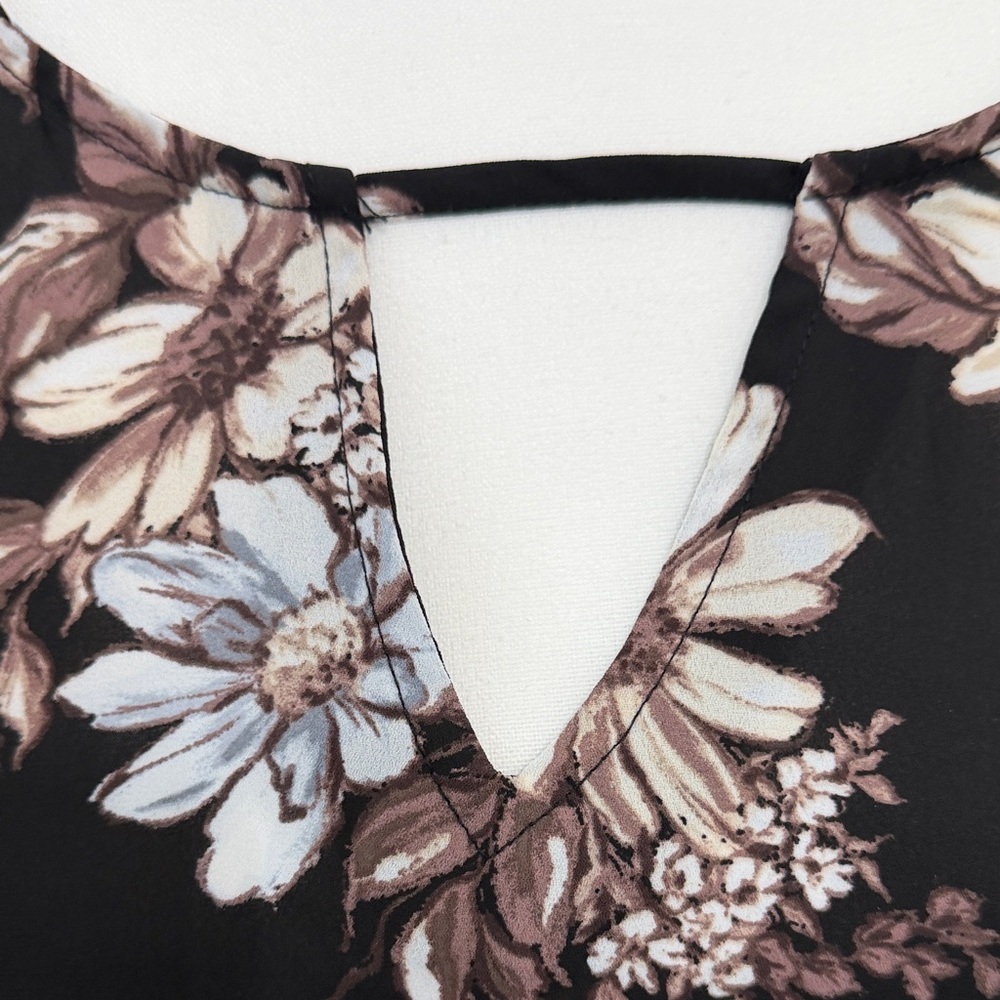 Torrid Floral V-Neck Short Sleeve Blouse - Black✨Sz.3 - Picture 4 of 7